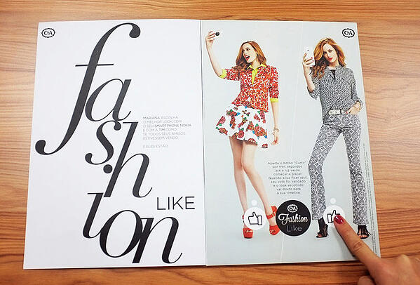 C＆A时尚交互式印刷广告，其中包含印刷社交媒体，例如按钮。