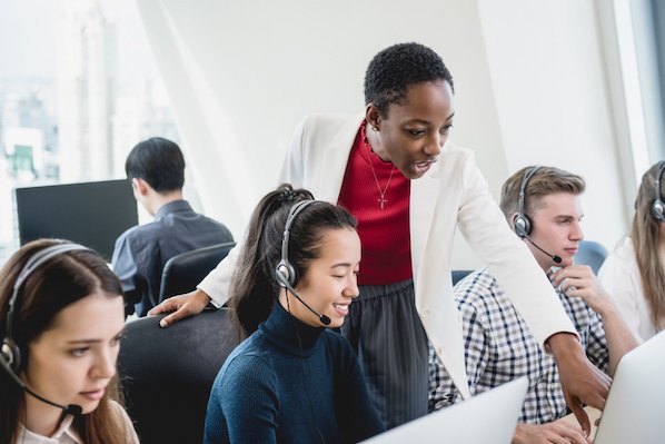 The 17 Best Call Center Software (& Features You Need) in 2021