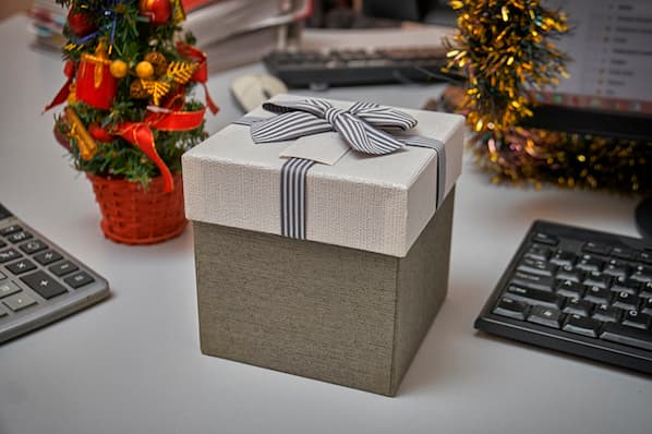 31秘密圣诞老人礼物创意您的同事会喜欢